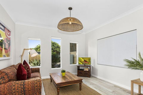 Fairlight Tweed Coast Holidays  - Holiday Cairns 1