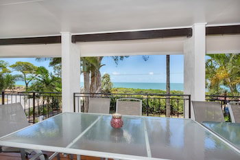 Dolce Vita Beachfront Holiday House - Holiday Cairns 0