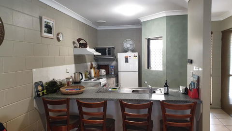 A City Retreat 2BR Apartment Reid Park Townsville - Holiday Cairns 6