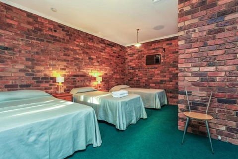 Fernvale Hotel Motel - Holiday Cairns 3