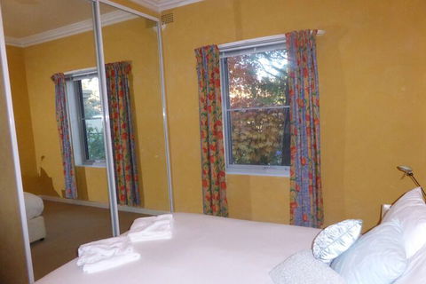 A Colourcity Apartments - Holiday Cairns 4