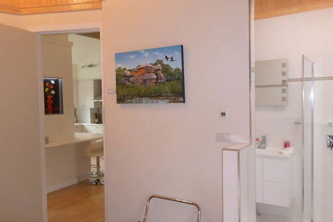 A Colourcity Apartments - Holiday Cairns 3