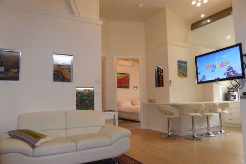 A Colourcity Apartments - Holiday Cairns 6