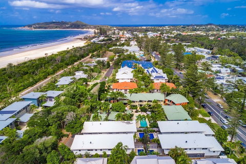 A PERFECT STAY - KoKo's Beach Houses 1 And 2 - Holiday Cairns 2