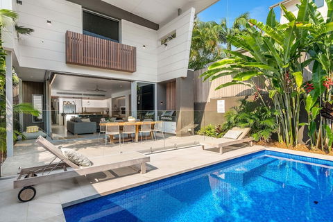 A PERFECT STAY - KoKo's Beach Houses 1 And 2 - Holiday Cairns 6
