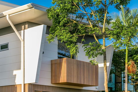 A PERFECT STAY - KoKo's Beach Houses 1 And 2 - Holiday Cairns 0