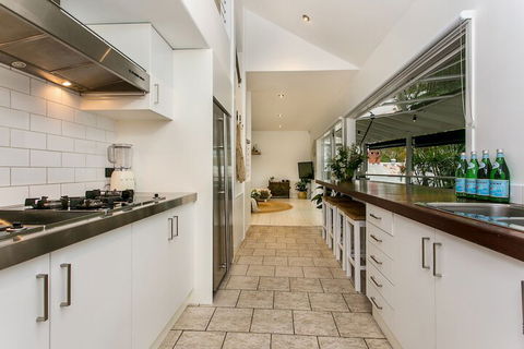 A PERFECT STAY - Cactus Rose Villa - Holiday Cairns 3
