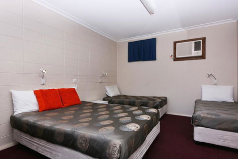 Motel Poinsettia - Holiday Cairns 4
