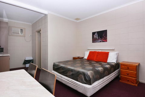 Motel Poinsettia - Holiday Cairns 5