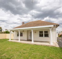 Smith Street Cottage Naracoorte - Holiday Cairns