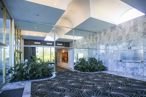 Gold Coast Amor'e Luxury Sub Penthouse - Holiday Cairns 3
