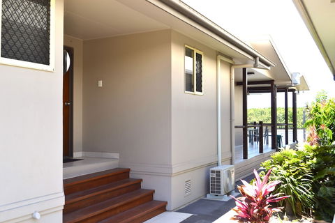Hinchinbrook Resorts - Holiday Cairns 0