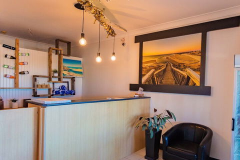 COAST Motel And Apartments - Holiday Cairns 2