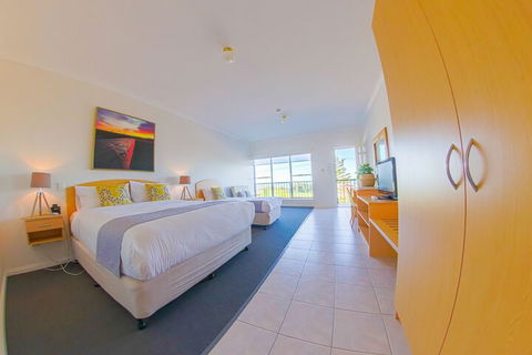 COAST Motel And Apartments - Holiday Cairns 3