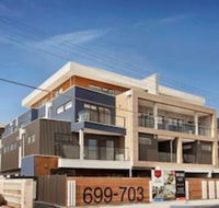 Modern Inner West Stay - Holiday Cairns