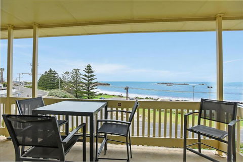 The Dolphins Beachfront Apartments - Holiday Cairns 3