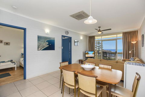 The Dolphins Beachfront Apartments - Holiday Cairns 4