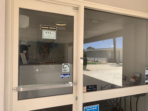 Jerilderie Motor Inn - Holiday Cairns 6