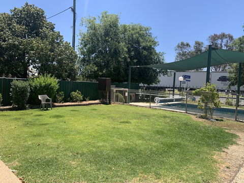 Jerilderie Motor Inn - Holiday Cairns 0