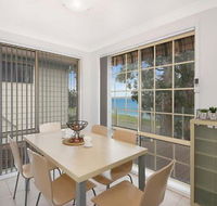 Toukley Lake House - Holiday Cairns