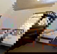 Deloraine Hotel - Holiday Cairns