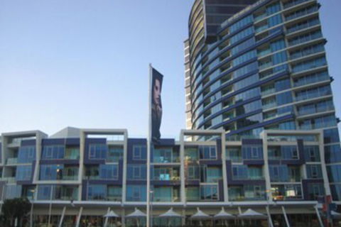 View Apartment At Docklands - Holiday Cairns 4