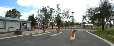 Waikerie Holiday Park - Holiday Cairns 1