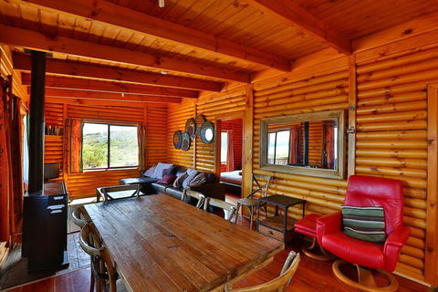 Cloudy Bay Cabin - Holiday Cairns 3