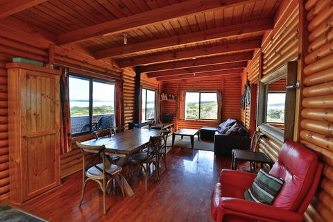 Cloudy Bay Cabin - Holiday Cairns 4