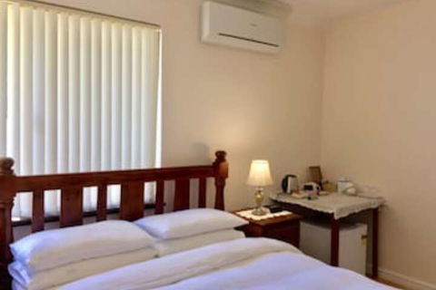 The Royal Dolphin B&B In Safety Bay - Holiday Cairns 0