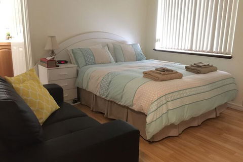 The Royal Dolphin B&B In Safety Bay - Holiday Cairns 5