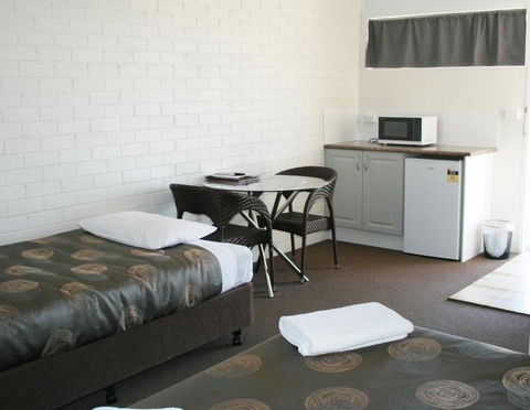 The Plains Motor Inn - Holiday Cairns 6