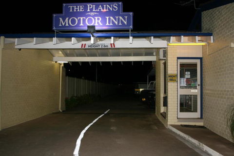 The Plains Motor Inn - Holiday Cairns 3