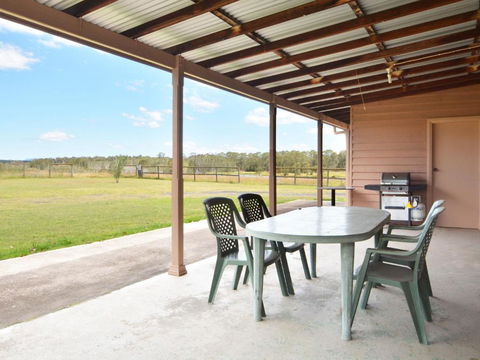 Grasmere Estate Homestead Hear The Lions Roar From Nearby Hunter Valley Zoo - Holiday Cairns 2