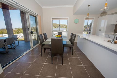 Sea Breeze - Holiday Cairns 4
