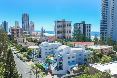 Surfers Beach Resort 2 - Holiday Cairns 7
