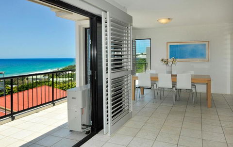 Your Home From Home With Ocean Views - Holiday Cairns 1