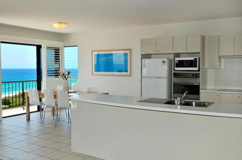 Your Home From Home With Ocean Views - Holiday Cairns 5