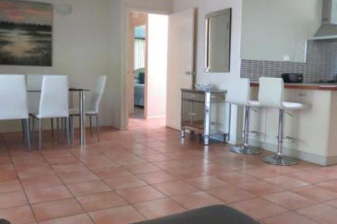 Palm Cove Rainforest Cottage - Holiday Cairns 4