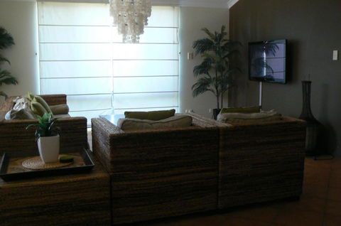 La Mer Home With A Pool - Holiday Cairns 1
