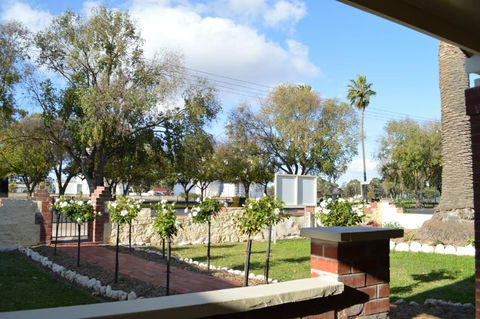 Two Cow Cottage Bed & Breakfast - Holiday Cairns 1