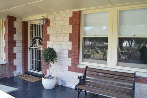 Two Cow Cottage Bed & Breakfast - Holiday Cairns 5