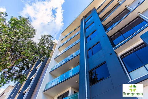 SOKO Waterfront - Holiday Cairns 1