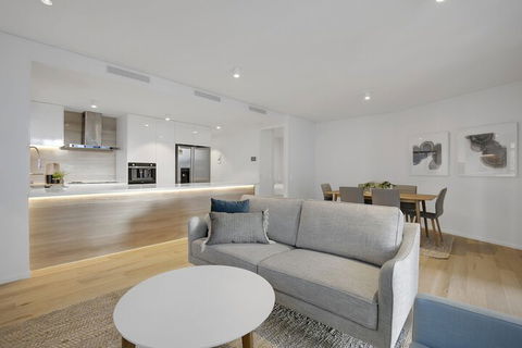 SOKO Waterfront - Holiday Cairns 7