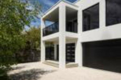 Pearl Hawley Beach - Holiday Cairns 0