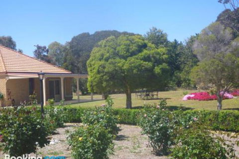 Fairways Bed & Breakfast At Jerilderie - Holiday Cairns 3