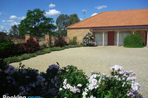 Fairways Bed & Breakfast At Jerilderie - Holiday Cairns 0
