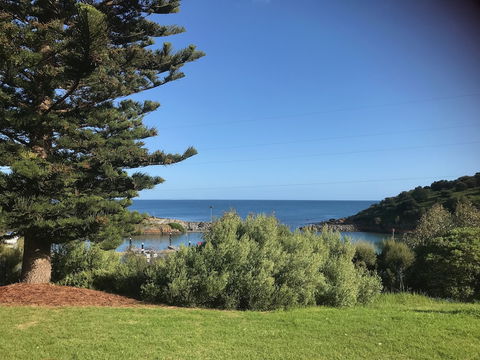 Penneshaw Oceanview Apartments - Holiday Cairns 4