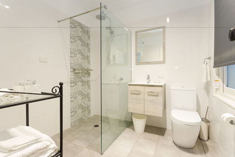 Blue Door Apartments - Holiday Cairns 2
