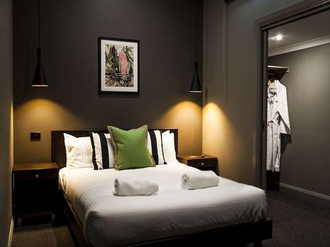 Criterion Hotel Sale - Holiday Cairns 4